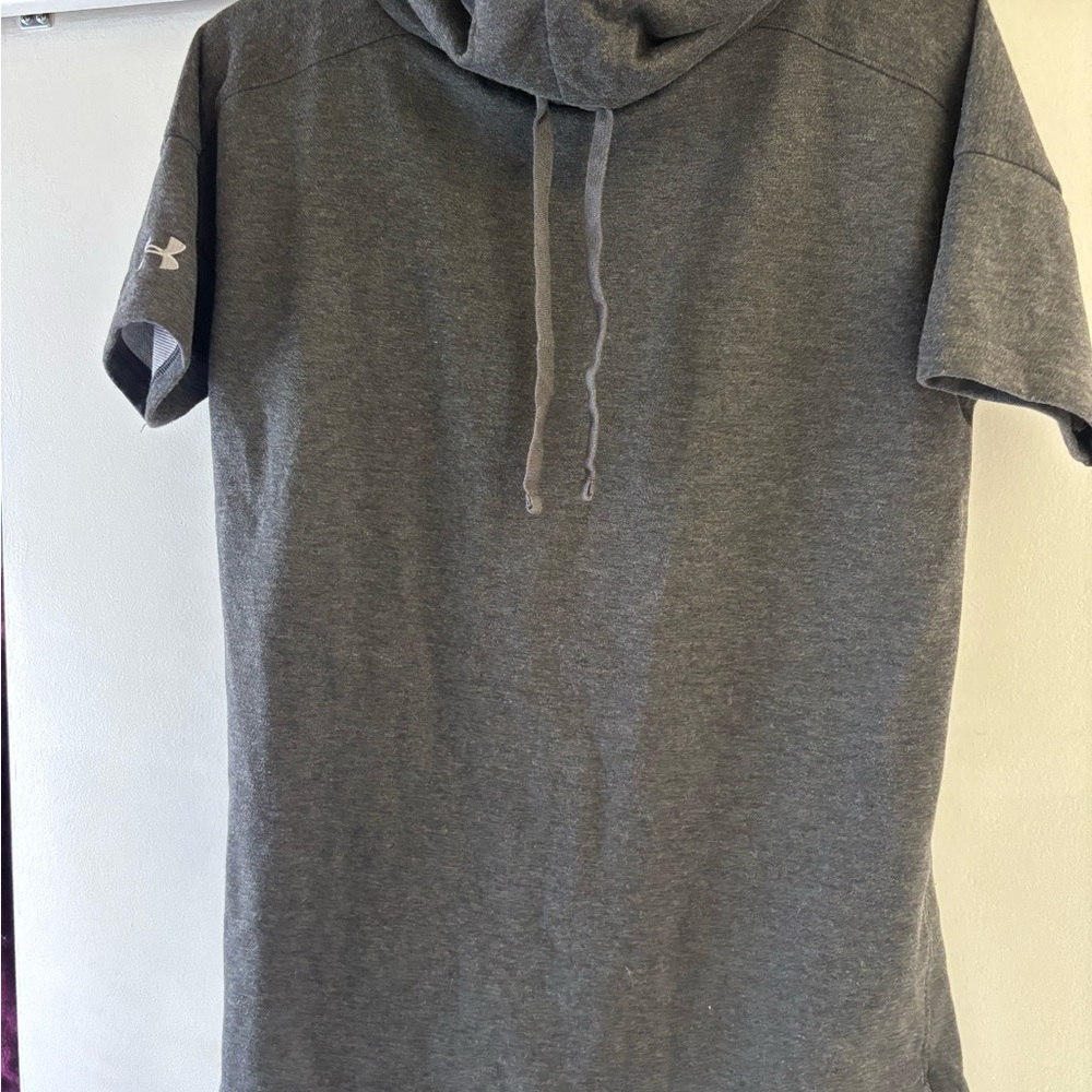 Under Armour Men's Gray Short Sleeve Hoodie